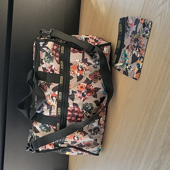 LeSportsac Deluxe Large Weekender with matching pouch - Picture 1 of 10